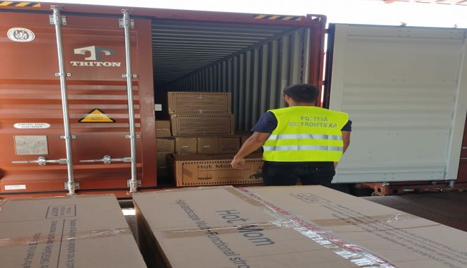 Cărucioare pentru copii, posibil contrafăcute, depistate în Portul Constanța - carucioare-1629458722.jpg