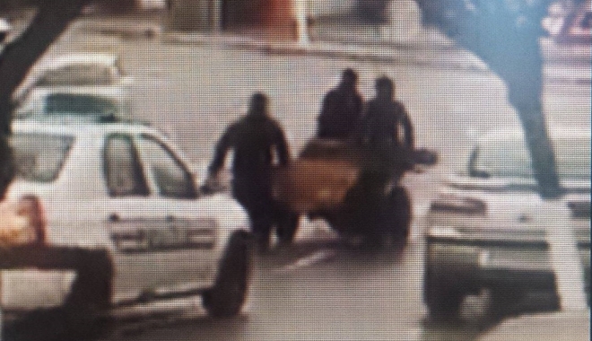 VIDEO. Trăgeau la căruță, cu calul leșinat în spate! Polițiștii s-au uitat și au plecat - caruta3-1490597912.jpg