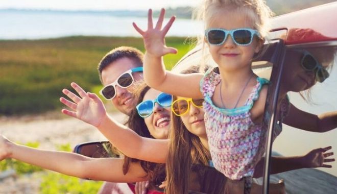 Vacanțele pe plan local, în creștere la nivel mondial - carwithfamily800x425-1592065215.jpg