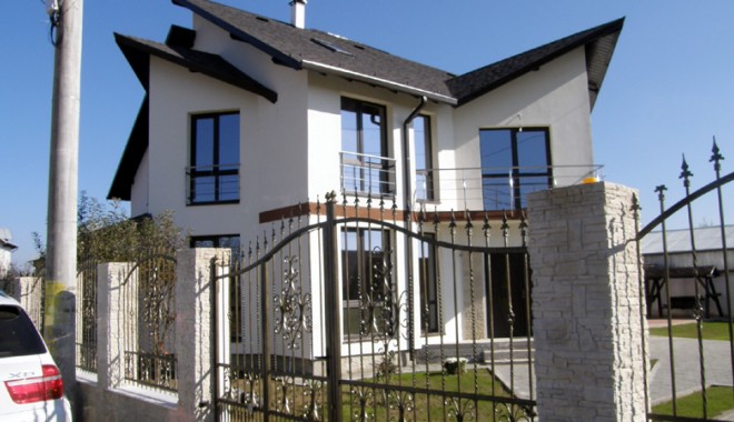 Ia-ți o casă de vacanță! Prețurile au scăzut cu aproximativ 50% - casa-1309451699.jpg