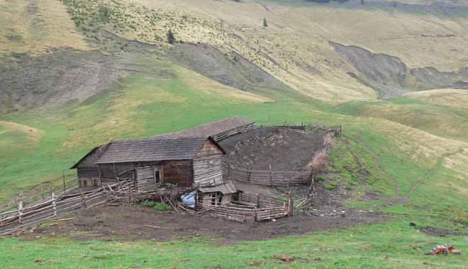 Copii ținuți sclavi de propriii părinți. Erau obligați să muncească înfometați - casa-1573575142.jpg