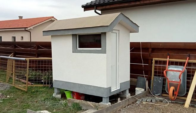 Anunțul anului la închirieri. “Casă” de 1,5 metri cu WC în curte - casa-1700149522.jpg