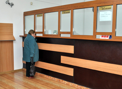 Pensionarii supraviețuiesc cu bani de la C.A.R. - casadeajutorpensionari-1320423867.jpg