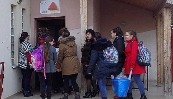 Ca să uite de griji și nevoi… - casauitedegriji-1482165653.jpg