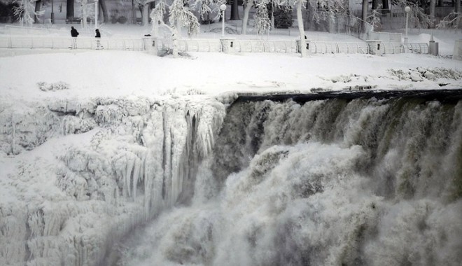 GALERIE FOTO. Cascada Niagara a înghețat din pricina vortexului polar - cascada1-1389278215.jpg
