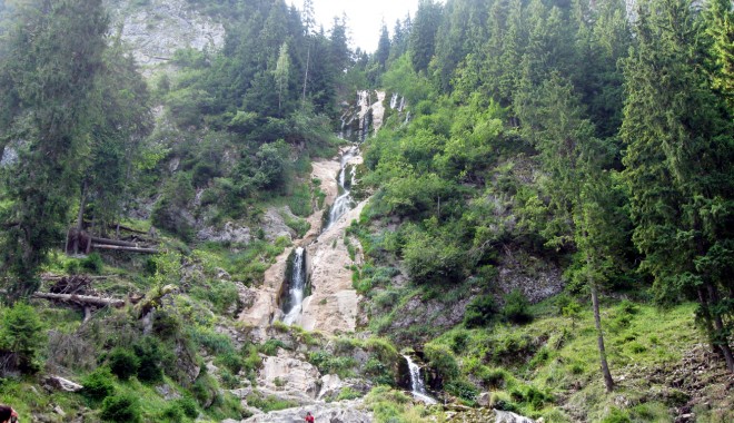 Cele mai frumoase locuri de vizitat din România - cascadacailor-1359730410.jpg