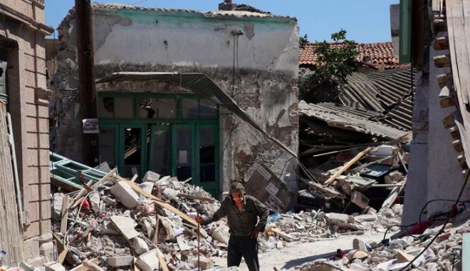 Mii de case ridicate ilegal vor fi demolate în regiunea Atenei - casedemolategrecia-1533738528.jpg