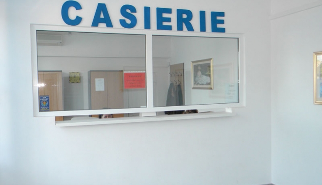 RAJA. Iată ce program au casieriile în perioada sărbătorilor de Paște - casierie14933052421513859808-1522669156.jpg