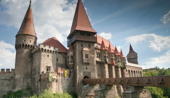 Bărbat reținut în cazul jafului de la Castelul Corvinilor - castel-1494062296.jpg
