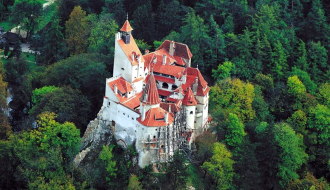 Castelul Bran, locul  unde bântuie contele Dracula - castelulbran-1371216759.jpg