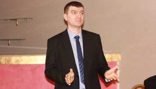 Ce le-a transmis elevilor președintele Noua Republică Constanța, Cătălin Anghel - catalinanghel5-1379353442.jpg