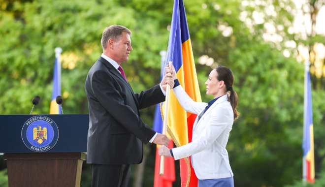 Cătălina Ponor a preluat portdrapelul României - catalinaponor-1469205095.jpg