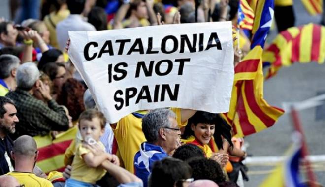 Catalonia a votat pentru ruperea de Spania. Separatiștii catalani au câștigat majoritatea absolută - cataloniaheadlinestorytodaycatal-1443421772.jpg