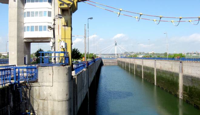 Cât câștigă angajații de la Administrația Canalelor Navigabile - catcastigaangajati-1448469463.jpg