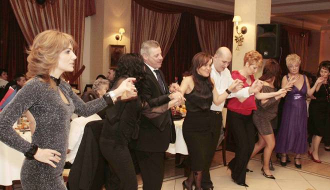 Cât costă Revelionul 2015? - catcostarevelionul1-1417539350.jpg