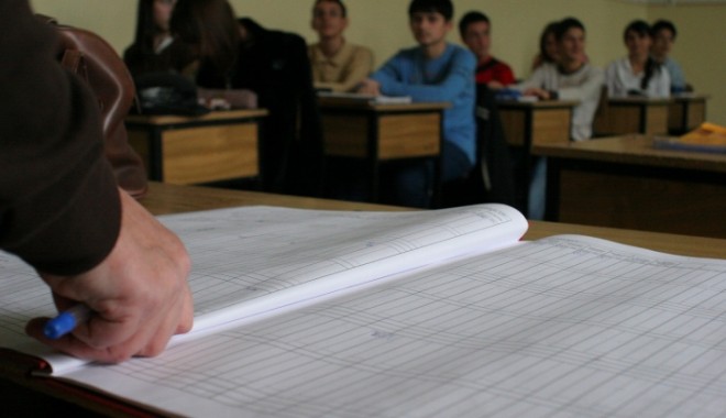 Sindicatele din învățământ îndeamnă profesorii să nu mai suporte cheltuielile de la clase - catedra1383130588-1390224831.jpg