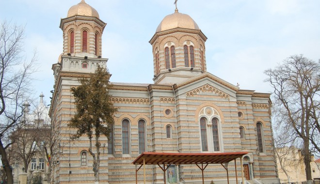 Invitați de peste hotare la hramul Catedralei Arhiepiscopale - catedralasfappetrusipavel-1372333739.jpg