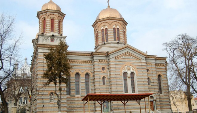 Hramul Catedralei Arhiepiscopale - catedralasfappetrusipavel-1372349864.jpg