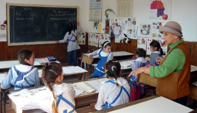 Profesorii fug deja  de catedrele din mediul rural - catedrefond-1347376888.jpg
