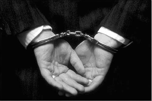 Zoro va face închisoare pentru că a bătut un jandarm - catuse-1325895693.jpg