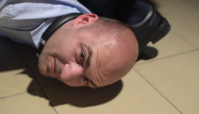 VIDEO / Încătusat după un mesaj #rezist. 