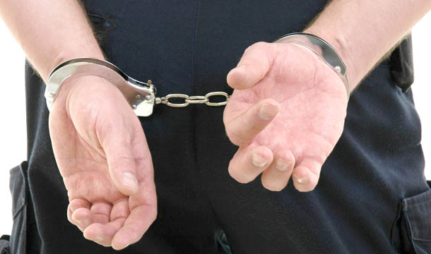 Bărbat din Ovidiu căutat de polițiștii spanioli pentru tentativă de omor - catusearestare-1350646894.jpg