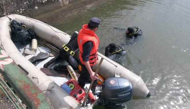 Persoană dată dispărută, după ce a căzut într-un canal / Pompierii constănțeni au reluat căutările - cautariinecatscafandri696x392-1487577227.jpg