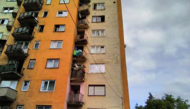 TERIFIANT! O bătrână a murit după ce a fost aruncată de nepot de la etajul 10 - cazut-1521212928.jpg