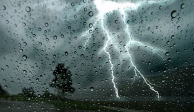 Constanța, sub AVERTIZARE METEO de vijelii și ploi torențiale. "Evitați deplasările și luați măsuri de adăpostire"