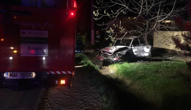 Tragedie! Doi tineri morți carbonizați, după ce mașina s-a izbit în pom. Șoferul a fugit de la locul dezastrului - cc-1491165799.jpg