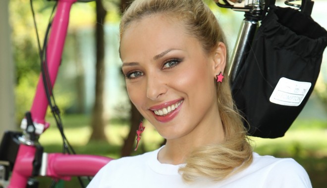 Iulia Vântur nu se mai întoarce în România? - cc1k0108resize-1392633193.jpg