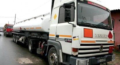 Tir cu numere false, încărcat cu 10 tone de motorină furată - cc6cc594d736170315986aa4cb4c05c4.jpg