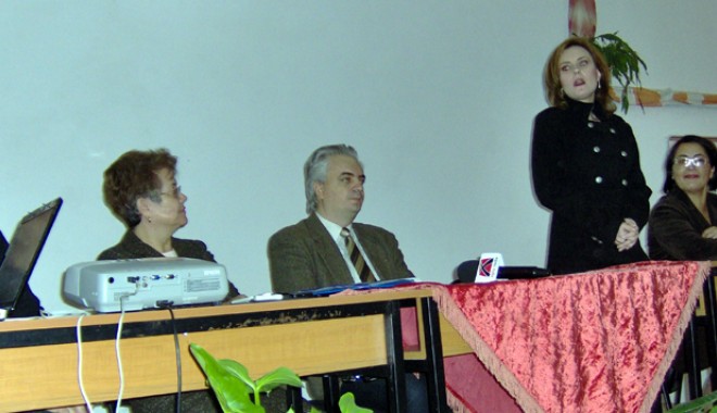 Acces direct la cursuri de formare pentru profesori din Medgidia - ccdmedgidia-1320076236.jpg