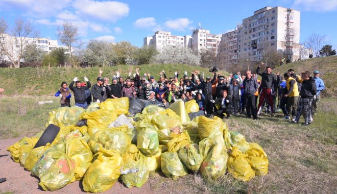 Mobilizare exemplară printre constănțeni! Datorită lor vom avea un oraș mai curat - ccn17-1554375038.jpg