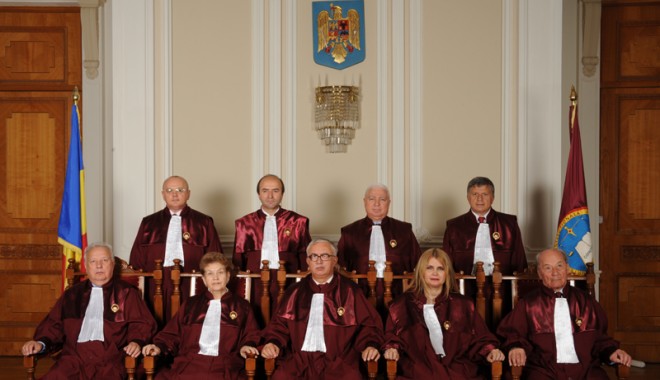 CCR a amânat decizia privind referendumul până pe 12 septembrie - ccr-1343930864.jpg