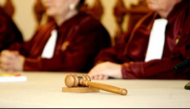 CCR discută în 11 decembrie sesizarea privind  Legea Descentralizării - ccr-1385442800.jpg