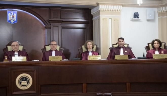 Foști parlamentari contraatacă: Pensiile de serviciu ale aleșilor ajung pe masa CCR