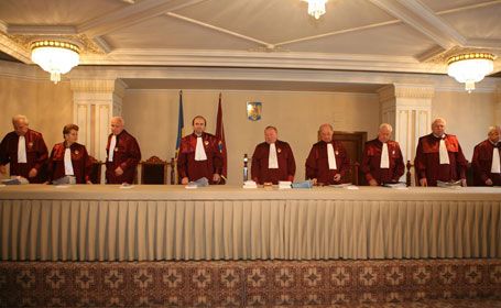 Judecător CCR, amenințat înaintea ședinței Curții - ccr2-1341571808.jpg