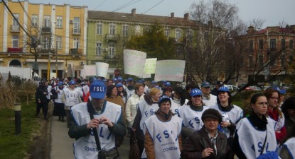 Dascălii ies în stradă - cd403a05fbbc1997842a6028a1032608.jpg