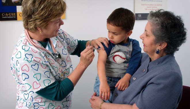 Școlarii constănțeni, vaccinați împotriva poliomielitei - cdc-1385475346.jpg