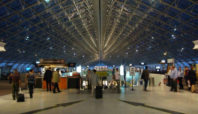 Trafic deviat pe aeroportul Roissy-Charles-de-Gaulle, din cauza operațiunii de prindere a teroriștilor - cdg006-1420800606.jpg