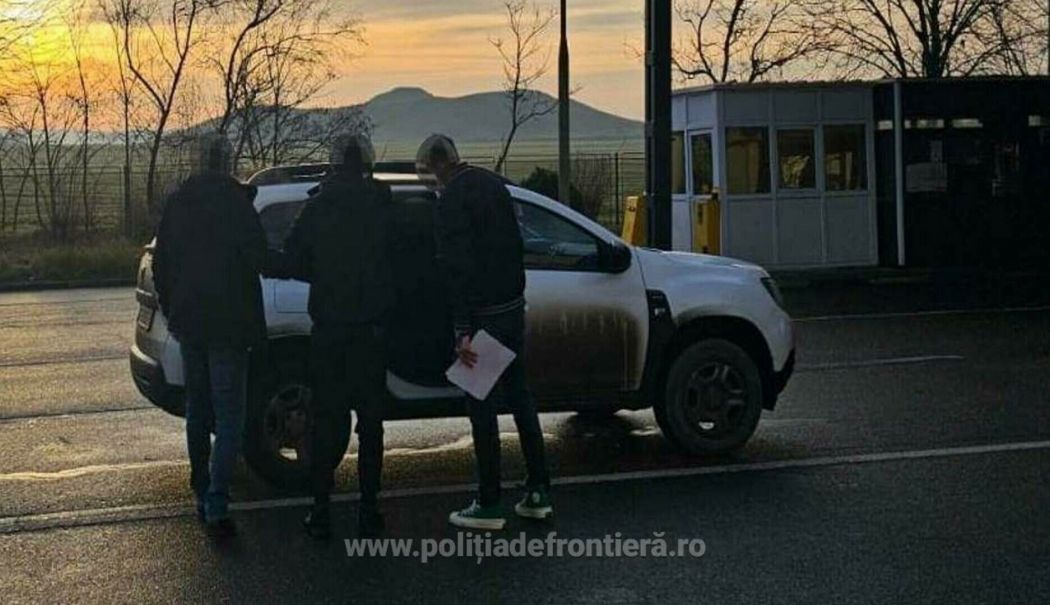 Ce au descoperit polițiștii de frontieră la doi bărbați care voiau să intre în țară - ce-au-descoperit-politistii-de-f-1736415408.jpg