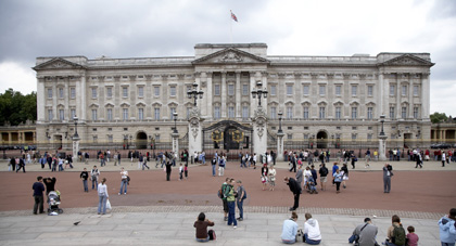 Ce a pățit bărbatul care a încercat să intre cu un cuțit în Palatul Buckingham - cea-1389881557.jpg