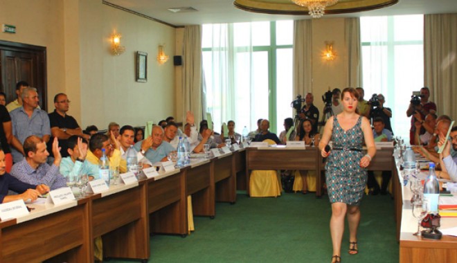 Ce amenzi a pregătit Primăria Constanța pentru taximetriști - ceamenziaupregatiticonsilieriilo-1409242550.jpg