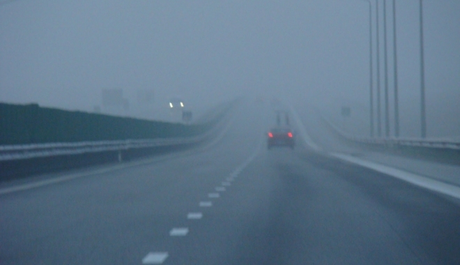CEAȚĂ pe Autostrada Soarelui. Vizibilitatea este sub 50 de metri pe porțiunea Fetești - Cernavodă - ceata2-1482513354.jpg