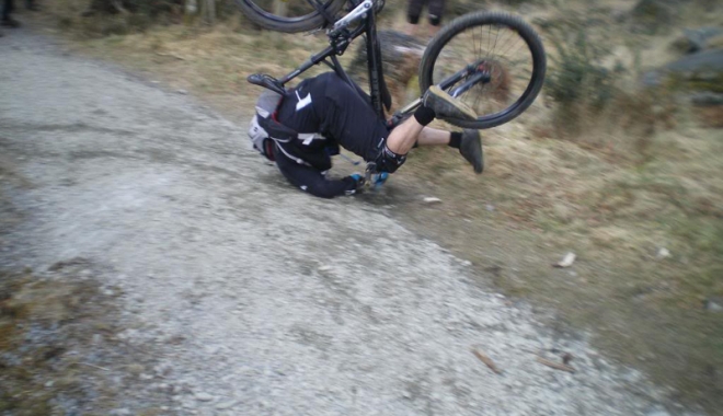 Cei doi bărbați care au împins un biciclist, arestați preventiv - cei-1461257968.jpg