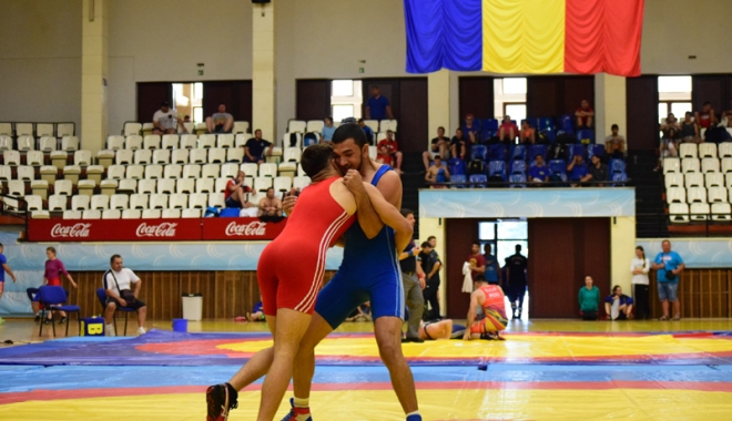 Cei mai buni luptători din România au încins atmosfera la Sala Sporturilor - ceimaibuni9-1497459957.jpg
