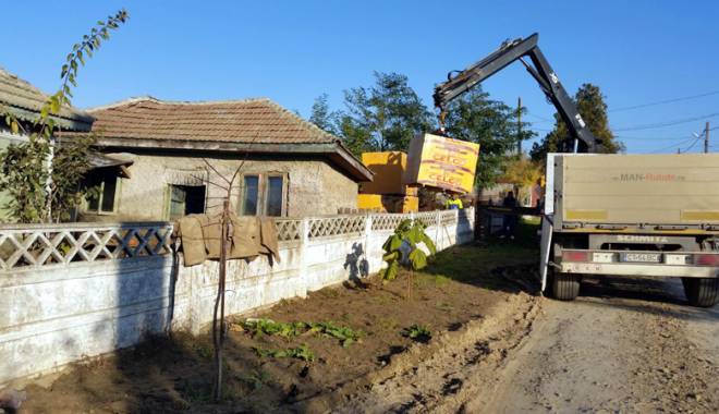 CELCO a donat materiale de construcții sinistraților din Corbu și Luminița - celcoadonat4-1449255105.jpg