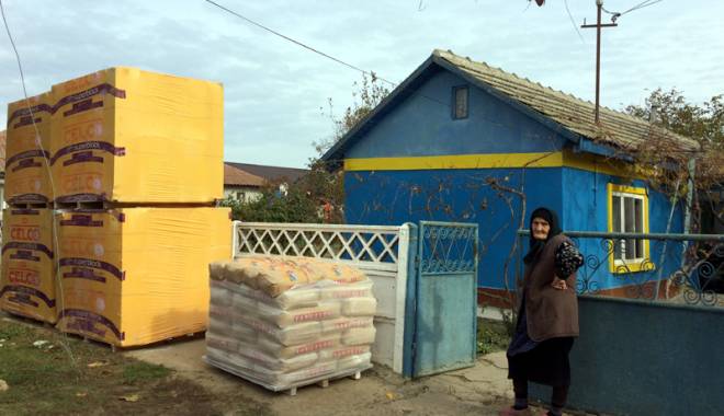 CELCO a donat materiale de construcții sinistraților din Corbu și Luminița - celcoadonat6-1449255120.jpg