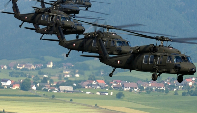 Celebrele elicoptere americane Black Hawk au sosit la baza Kogălniceanu - celebrele1-1496162238.jpg